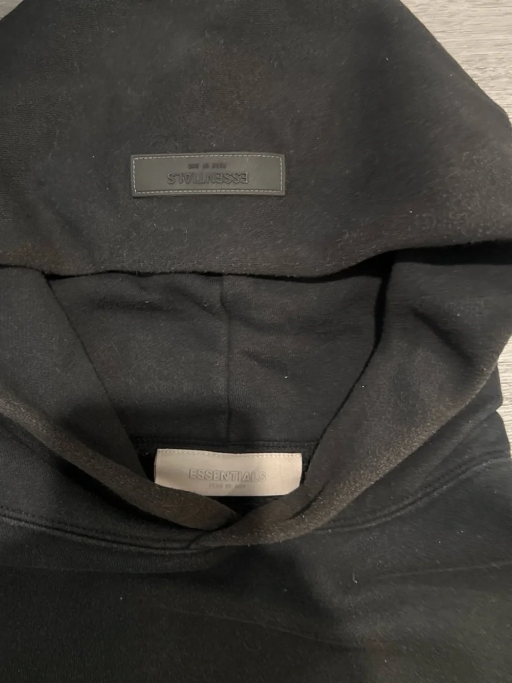Essentials minimalist black